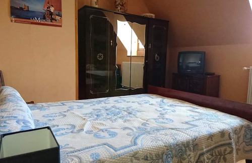 Saint-Laurent-de-Cuves House | Homerez - Spacious house for 6 ppl. at Saint-laurent-de-cuves