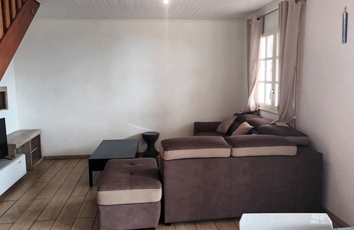 Saint-Leu House | Homerez - House 10 km away from the beach for 9 ppl. with sea view at Saint-Leu