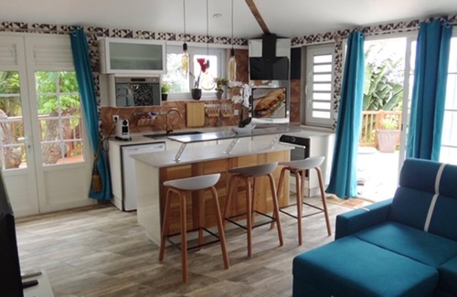 Tartane House | Homerez - House 2 km away from the beach for 6 ppl. with shared pool and garden