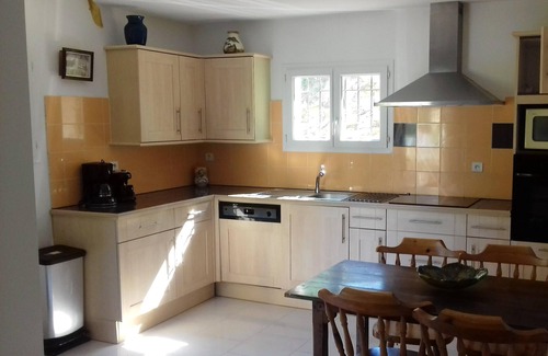 Jouques House | Homerez - House for 6 ppl. with swimming-pool, garden and terrace at Jouques