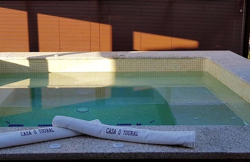A Lama House | Homerez - House for 8 ppl. with swimming-pool, jacuzzi and garden at Pontevedra