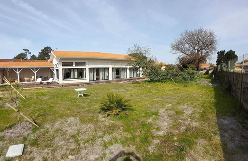 Soulac-sur-Mer House | Homerez - House in Soulac-sur-Mer