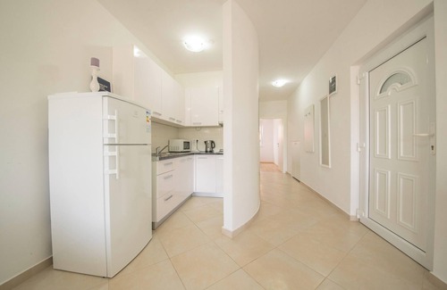 Vrsi Apartment | Homerez - Modern Apartment in Vrsi