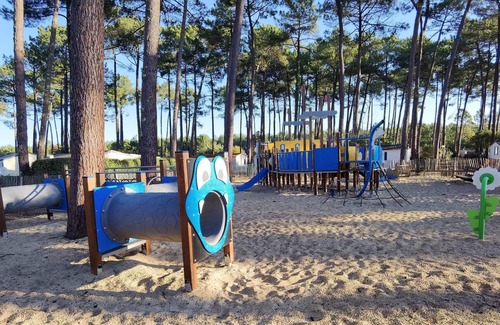 Saint-Julien-en-Born House | Homerez - Nice bungalow 4 km away from the beach for 8 ppl. with shared pool