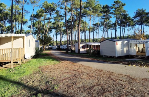 Saint-Julien-en-Born House | Homerez - Nice bungalow 4 km away from the beach for 8 ppl. with shared pool