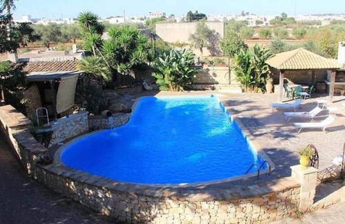 Castrignano del Capo Apartment | Homerez - Nice appartement 4 km away from the beach for 4 ppl. with shared pool