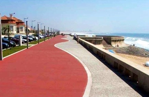 Mozelos House | Homerez - Nice bungalow for 4 ppl. with terrace at São Félix da Marinha