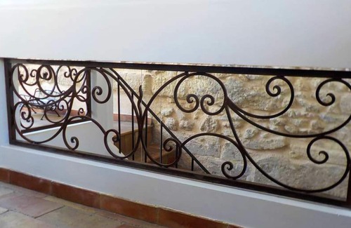 Chateauneuf-du-Pape House | Homerez - Nice house for 4 ppl. with terrace at Châteauneuf-du-Pape