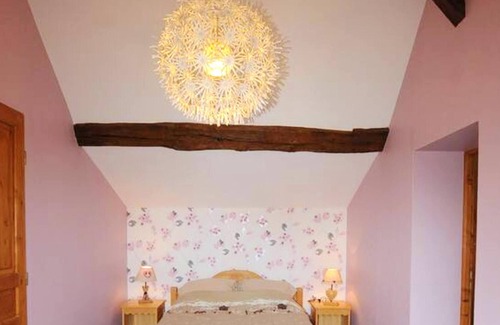 Avrilly House | Homerez - Nice house for 5 ppl. with shared pool and garden at Avrilly