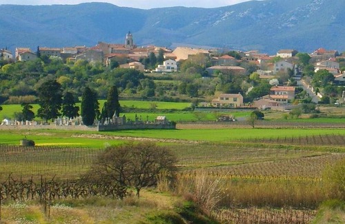 Autignac House | Homerez - Nice house With mountain view and terrace