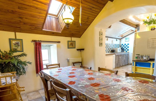 Rignac House | Homerez - Nice house with garden and terrace & Wifi