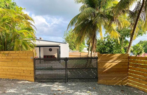 Les Abymes Villa | Homerez - Nice villa 5 km away from the beach for 4 ppl. with swimming-pool