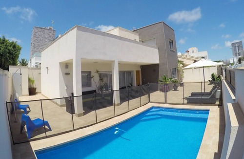 Mil Palmeras House | Homerez - Spacious house 1 km away from the beach for 6 ppl. with swimming-pool