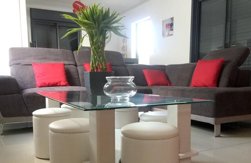 Saint-Louis Villa | Homerez - Spacious villa 15 km away from the beach for 8 ppl. with swimming-pool