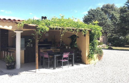 Beziers Villa | Homerez - Spacious villa in Béziers with private pool and jacuzzi