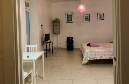 Municipio 4 Apartment | Homerez - Superb studio 1 km from the beach for 2 people in Bari