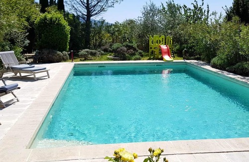 Seguret Villa | Homerez - Villa for 11 ppl. with swimming-pool, garden and terrace at Seguret