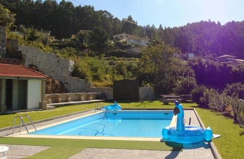 Parameira Villa | Homerez - Villa for 12 ppl. with swimming-pool, garden and terrace at Fermedo