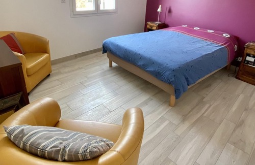 Cournonsec Villa | Homerez - Villa for 4 ppl. with swimming-pool, garden and terrace at Cournonsec
