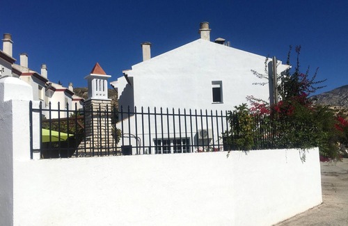 Conchar Villa | Homerez - Villa for 8 ppl. with swimming-pool, garden and balcony at Granada