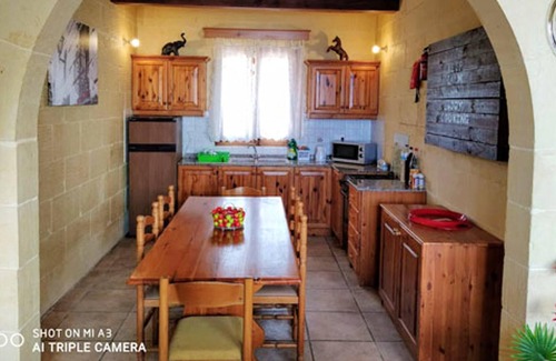 Zebbug Villa | Homerez - Villa for 9 ppl. with swimming-pool, sea view and garden at Iż-Żebbuġ