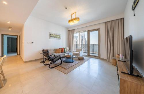 Dubai Apartment | Homes Beyond I 2 BR Apartment with Panoramic Creek View