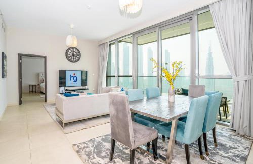 Za'abeel 2 Apartment | HomesGetaway - Sophisticated 3BR with Maids Room in Downtown