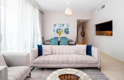 Za'abeel 2 Apartment | HomesGetaway - Sophisticated 3BR with Maids Room in Downtown