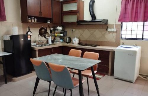 Kulim House | Homestay Amin 4 Fully Aircond Bedroom & 2 Bathroom