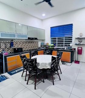 Gua House | Homestay Anak Mem Senah in Muar