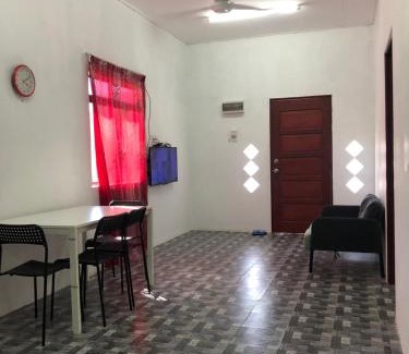 Kuala Terengganu House | Homestay Idaman B B with 2 room aircond 2 Quen Bed and Not Sharing Room -Privacy