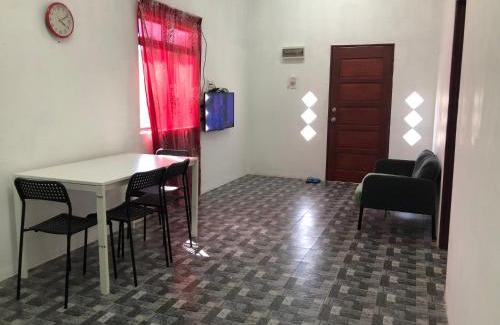 Kuala Terengganu House | Homestay Idaman B B with 2 room aircond 2 Quen Bed and Not Sharing Room -Privacy