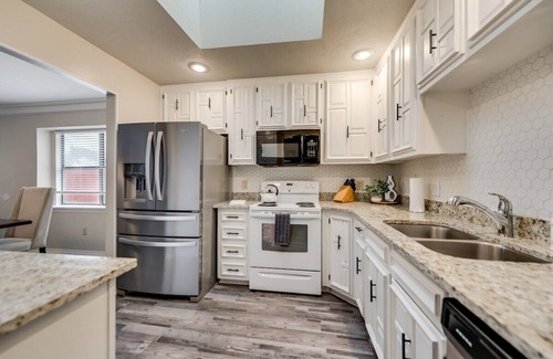 Plano House | Homestead Haven: 3-Bedroom Country Hideaway