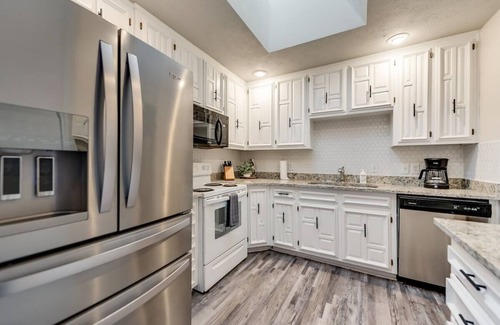 Plano House | Homestead Haven: 3-Bedroom Country Hideaway