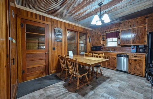 Mena Cabin | Homestead-Wolf Pen Gap Trailhead