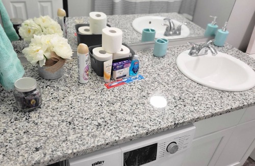 Crabtree Apartment | HomeSweetHome!1bed1bth w/ den.