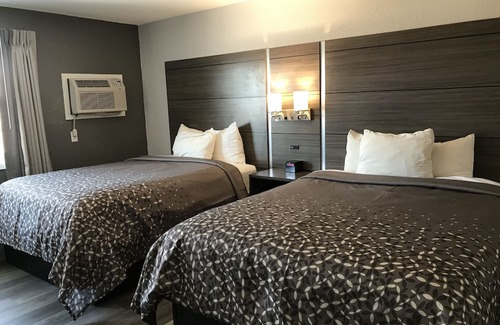 Clearwater Hotel | HomeTown Inn