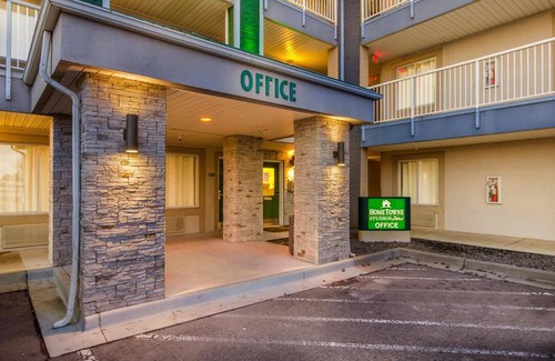 Aurora Hotel | HomeTowne Studios by Red Roof Denver - Airport/Aurora
