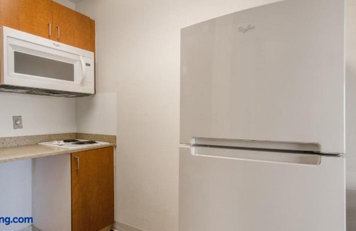 Aurora Hotel | HomeTowne Studios by Red Roof Denver - Airport/Aurora