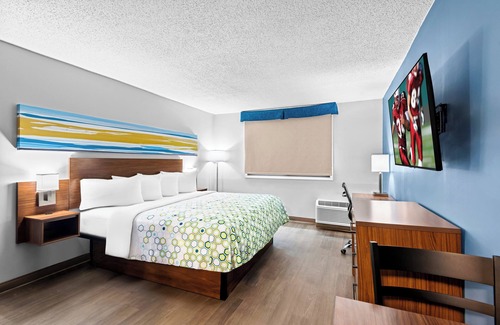 Cortland Hotel | HomeTowne Studios by Red Roof & Conference Center Cortland