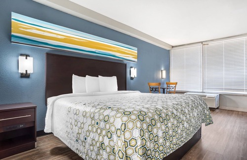 Montgomery Hotel | HomeTowne Studios by Red Roof Montgomery - Midtown