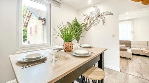 Cluses House | HOMEY SAKINE- Proche centre- Netflix- Wifi