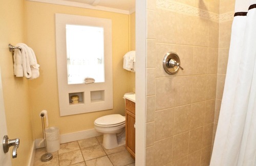 Savannah Beach Cottage | Homey Studio Suite w/WiFi & Free Parking - Near Beach & Attractions
