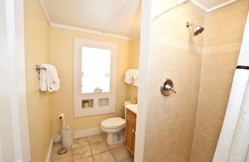 Savannah Beach Cottage | Homey Studio Suite w/WiFi & Free Parking - Near Beach & Attractions
