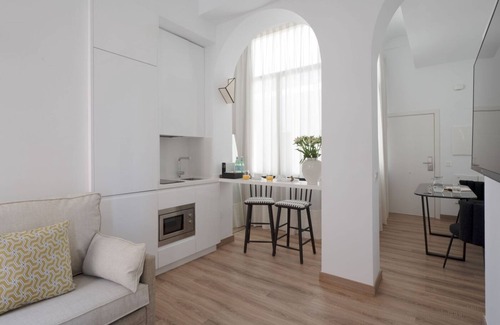 Distrito Centro Apartment | Hommyhome Coliseum 203