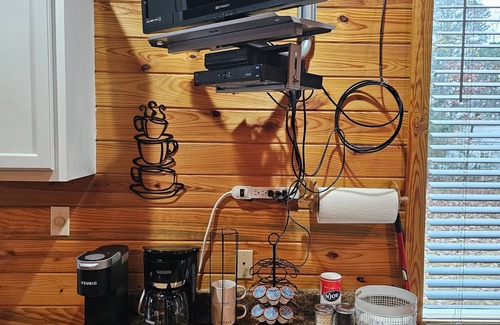 Eureka Springs Apartment | Honey Bear Haven Suite 2