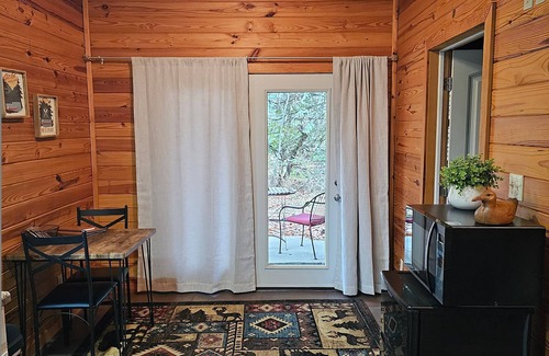 Eureka Springs Apartment | Honey Bear Haven Suite 2