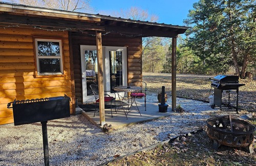 Eureka Springs Apartment | Honey Bear Haven Suite 2
