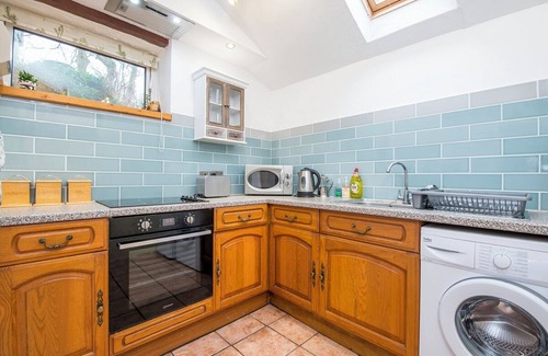 Haverfordwest Cottage | Honey Hook Cottage, Holiday Cottage Nolton, Sleeps 5, 2 bedrooms, bathrooms