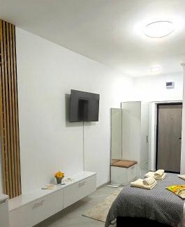 Onesti Apartment | Honey Studio